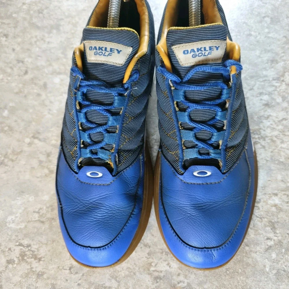 Oakley spikeless athletic